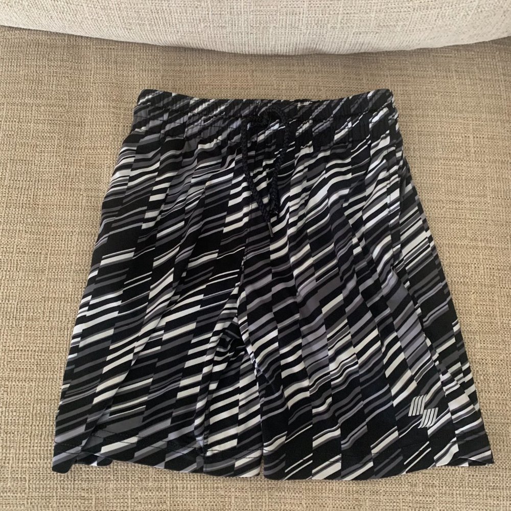 Place Sport boys shorts size S (5/6)